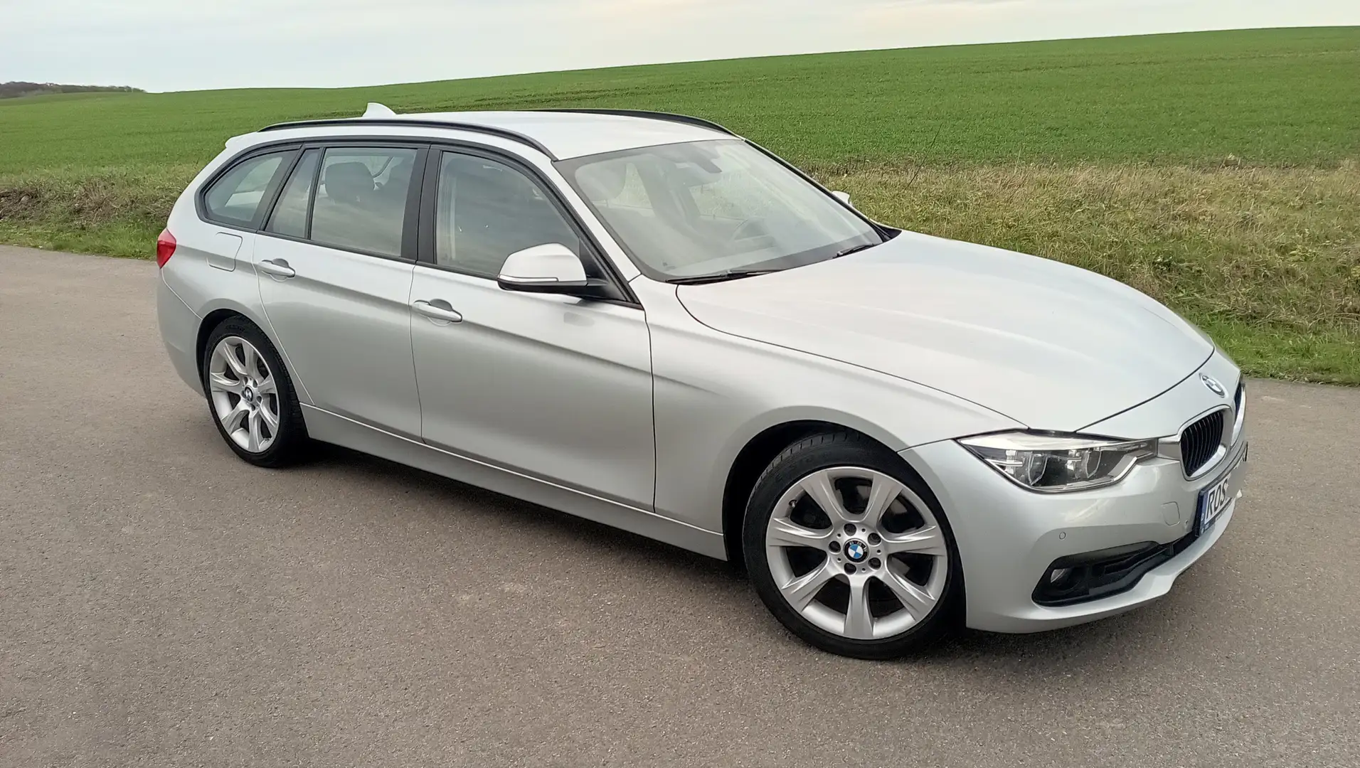 BMW 320 320d Touring Aut. Gümüş rengi - 2