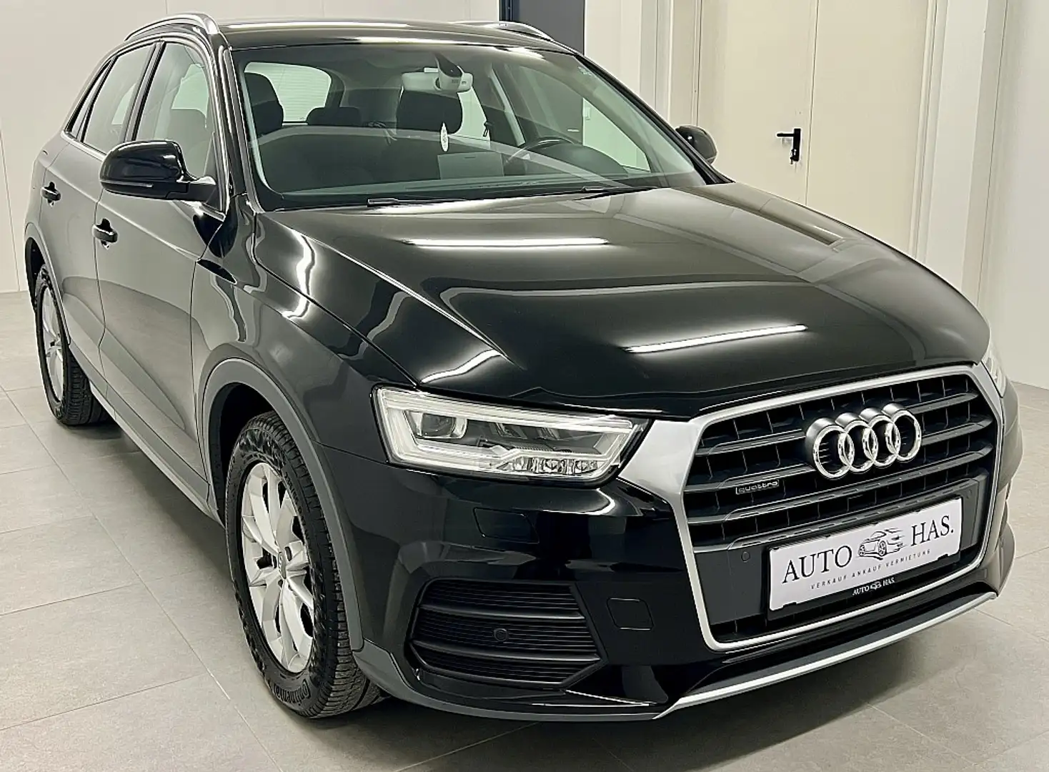 Audi Q3 2,0 TDI Design quattro Schwarz - 1