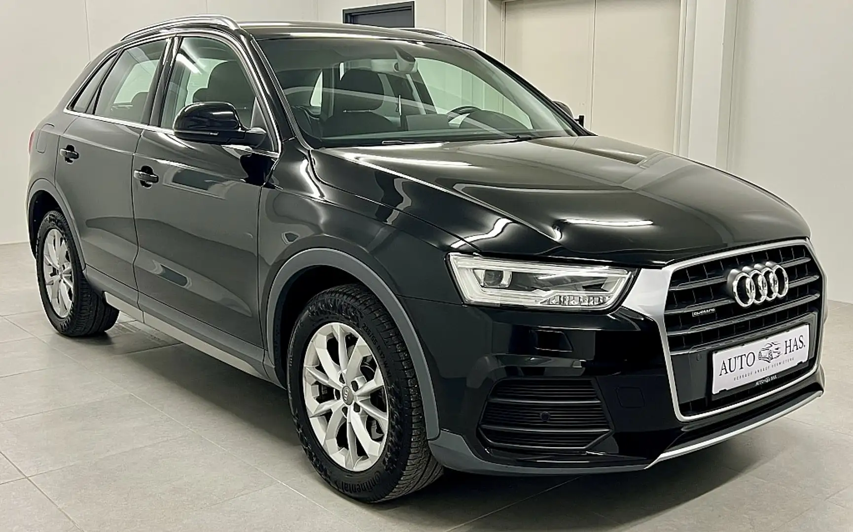 Audi Q3 2,0 TDI Design quattro Schwarz - 2
