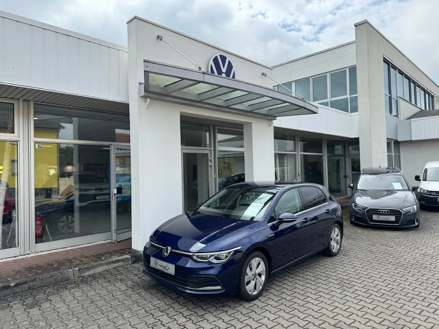 Volkswagen Golf 8 CD 2.0 TSI DSG Sytle Blau - 2