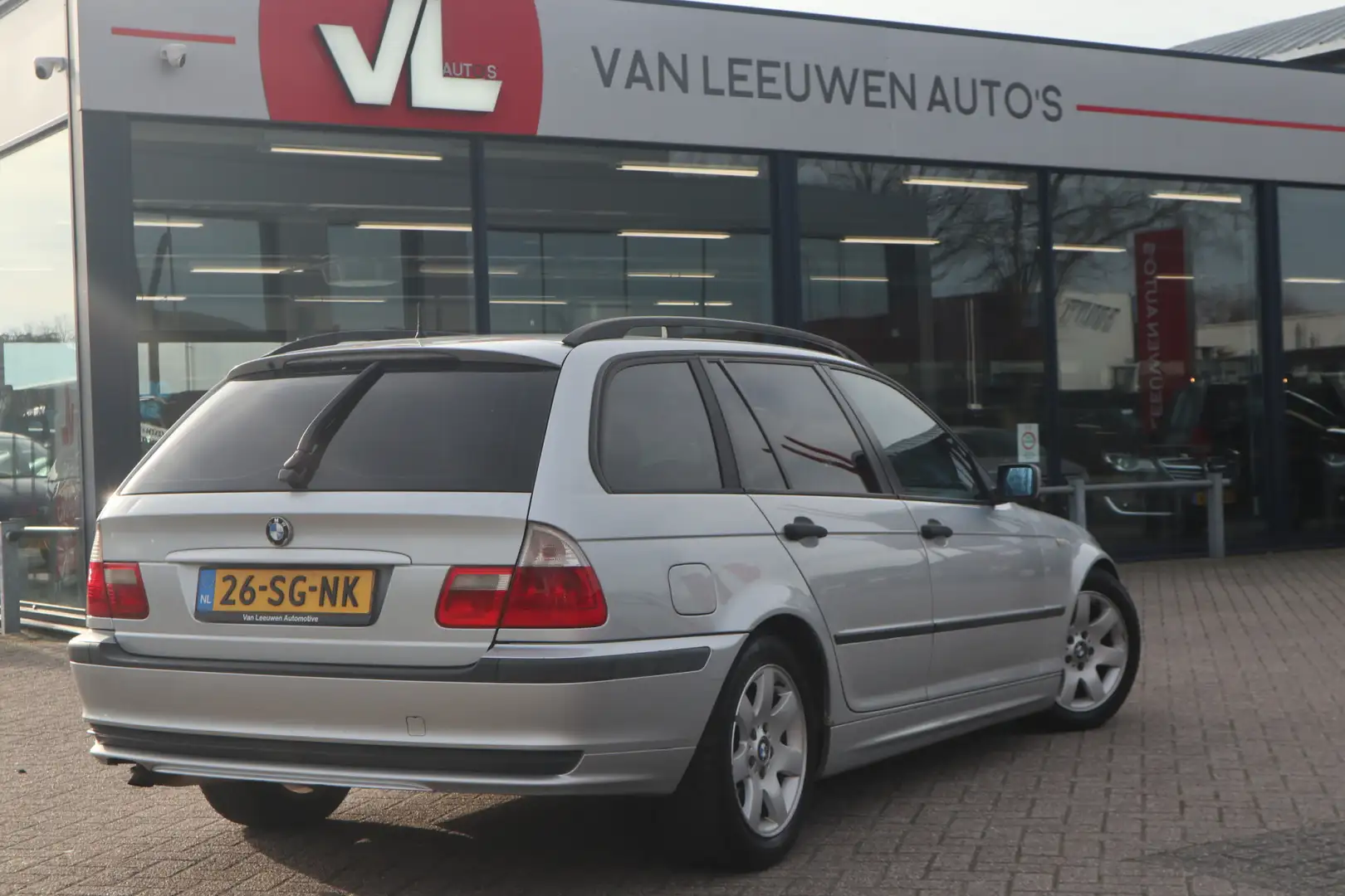 BMW 318 3-serie Touring 318d Black&Silver II | Airco | Cru Grijs - 2