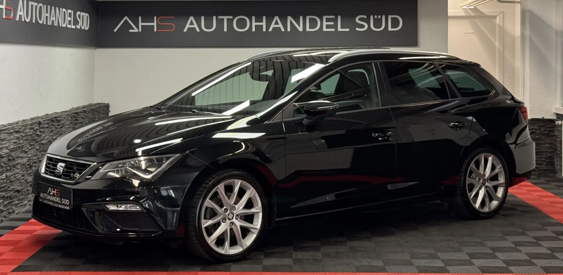 SEAT Leon FR*NAVIGATION*PANORAM*LED*AHK Schwarz - 1