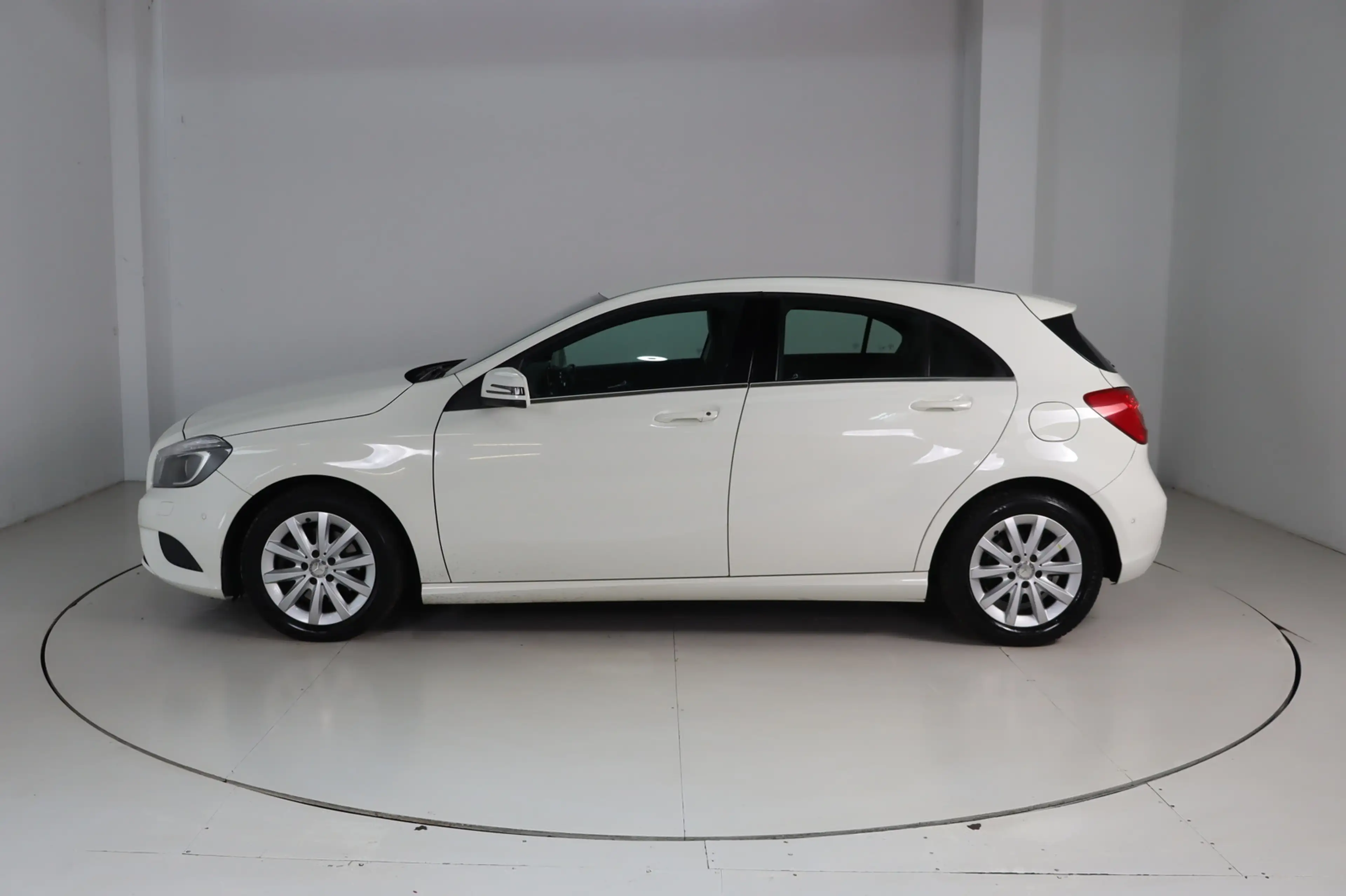 Mercedes-Benz A 180 Sitzhzg. * Xenon * HU/AU + Service neu — photo 9