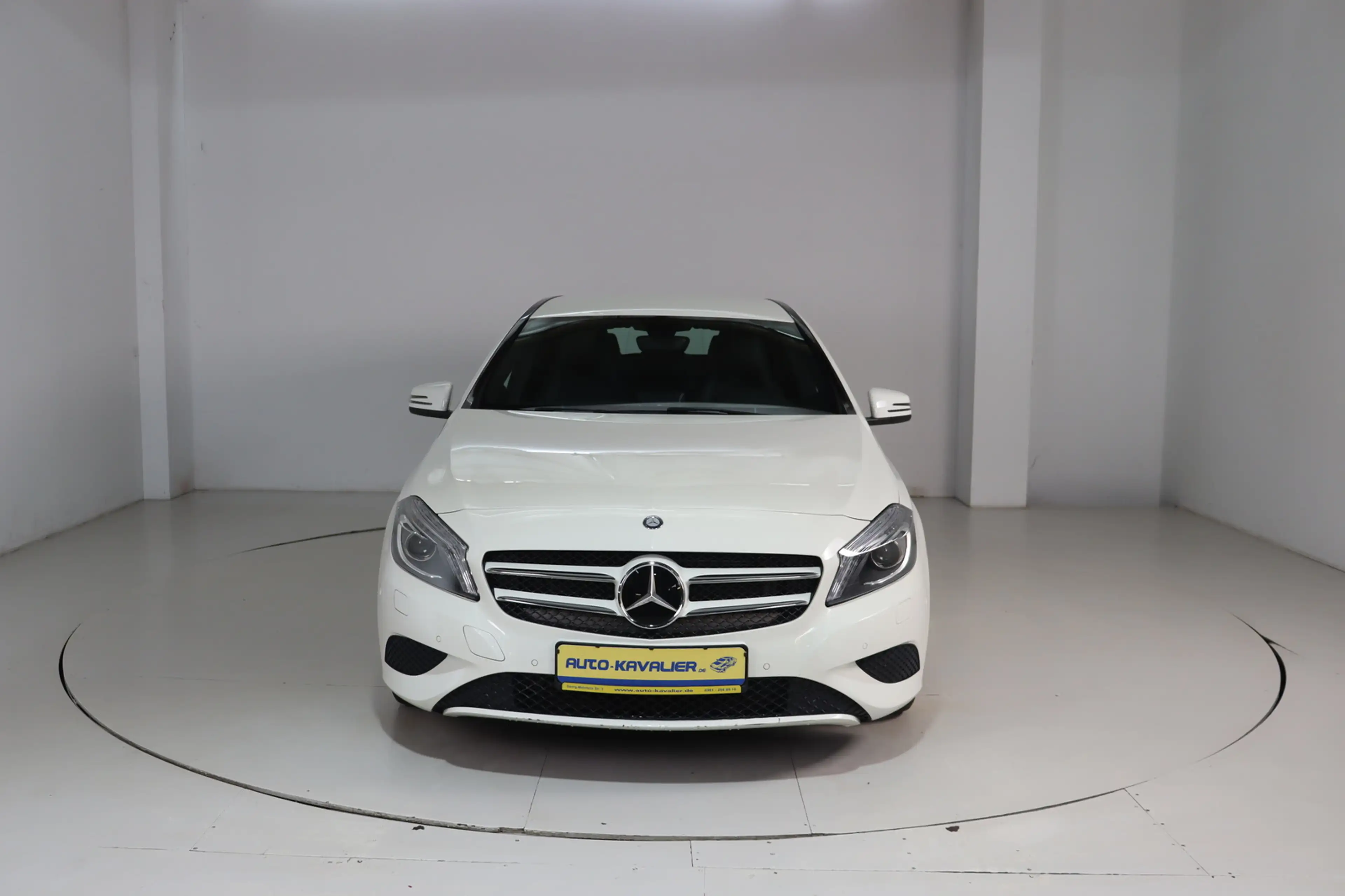 Mercedes-Benz A 180 Sitzhzg. * Xenon * HU/AU + Service neu — photo 2