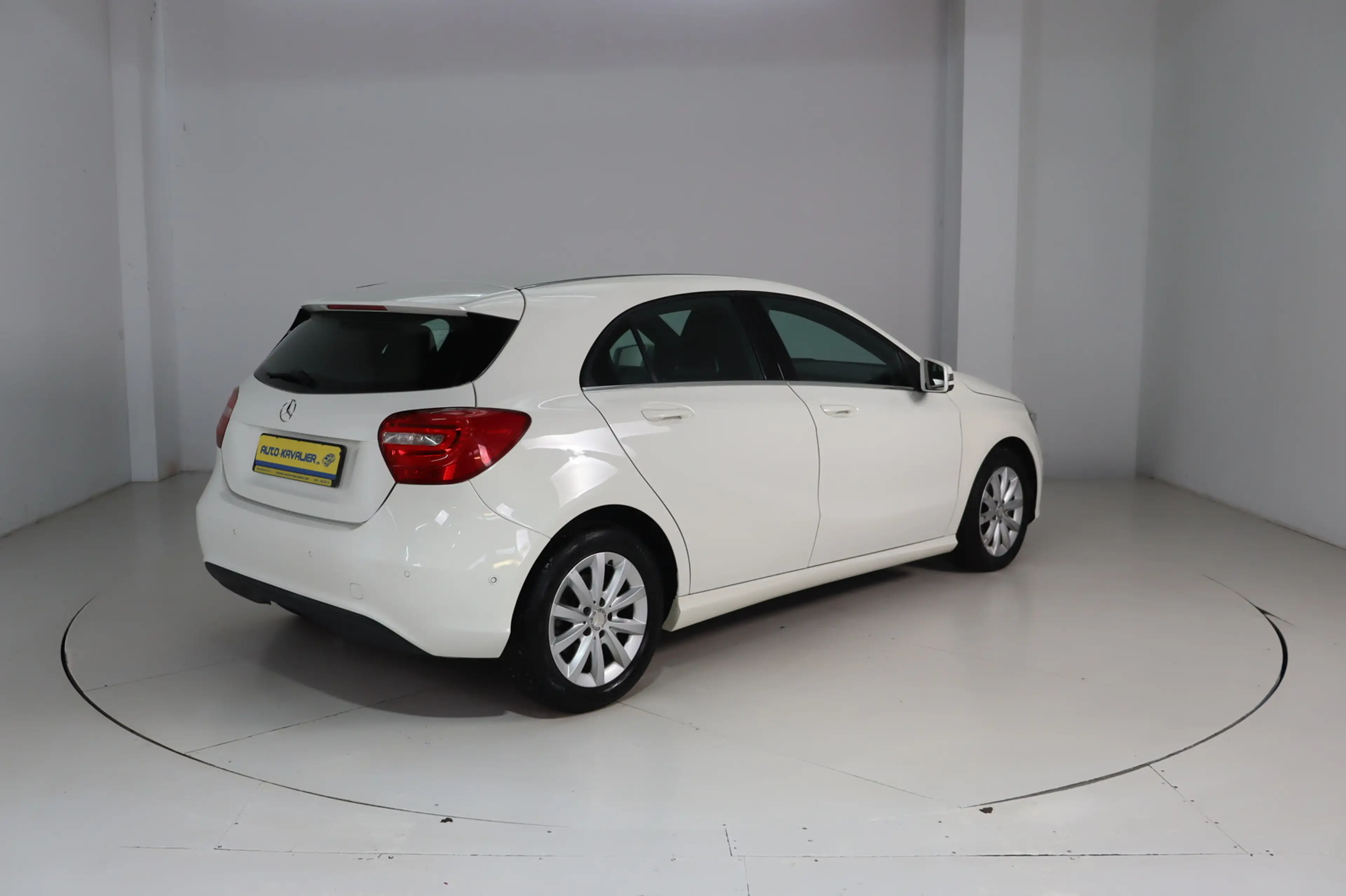 Mercedes-Benz A 180 Sitzhzg. * Xenon * HU/AU + Service neu — photo 5