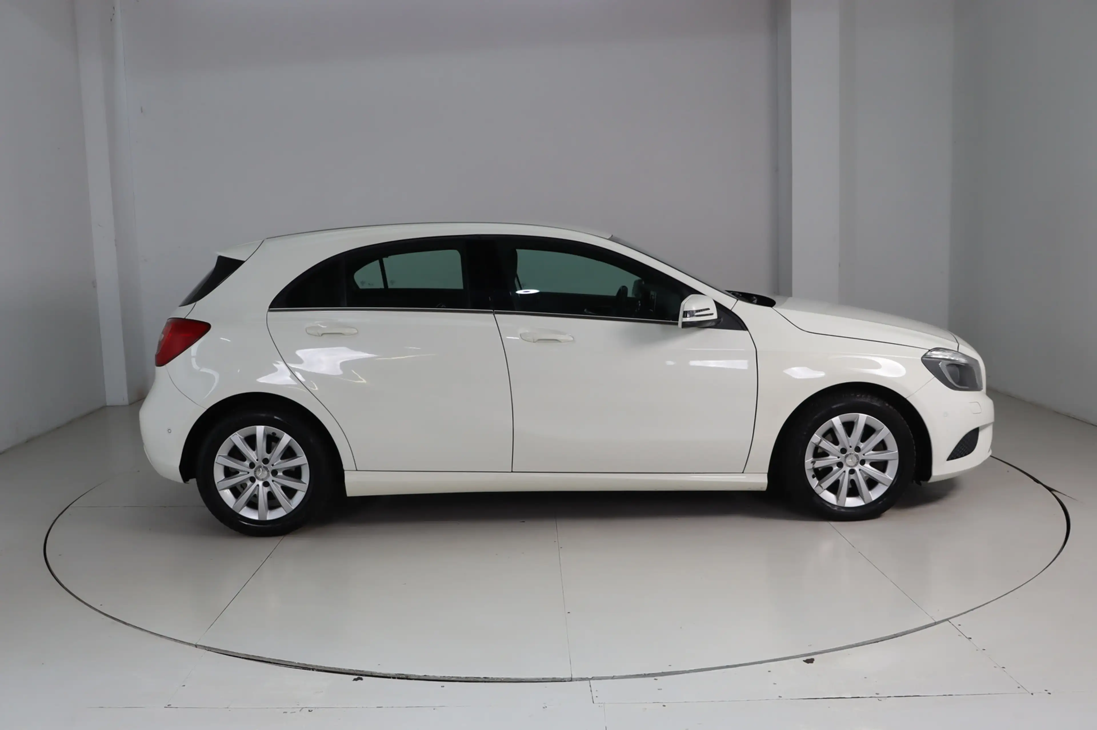 Mercedes-Benz A 180 Sitzhzg. * Xenon * HU/AU + Service neu — photo 4