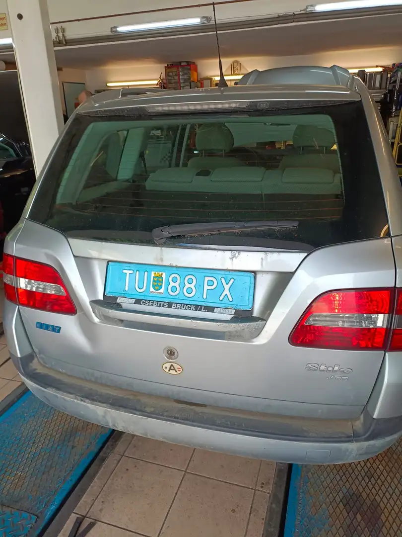 Fiat Stilo Stilo Multiwagon 1,9 JTD 100 Lifestyle Lifestyle Silber - 2