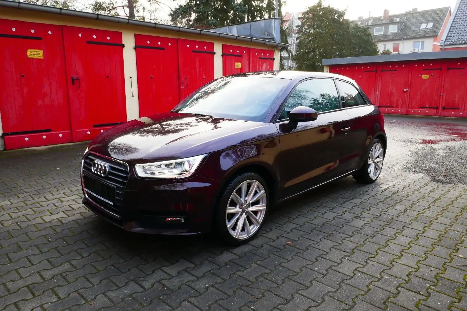 Audi A1 design Bi-Xenon Rot - 1
