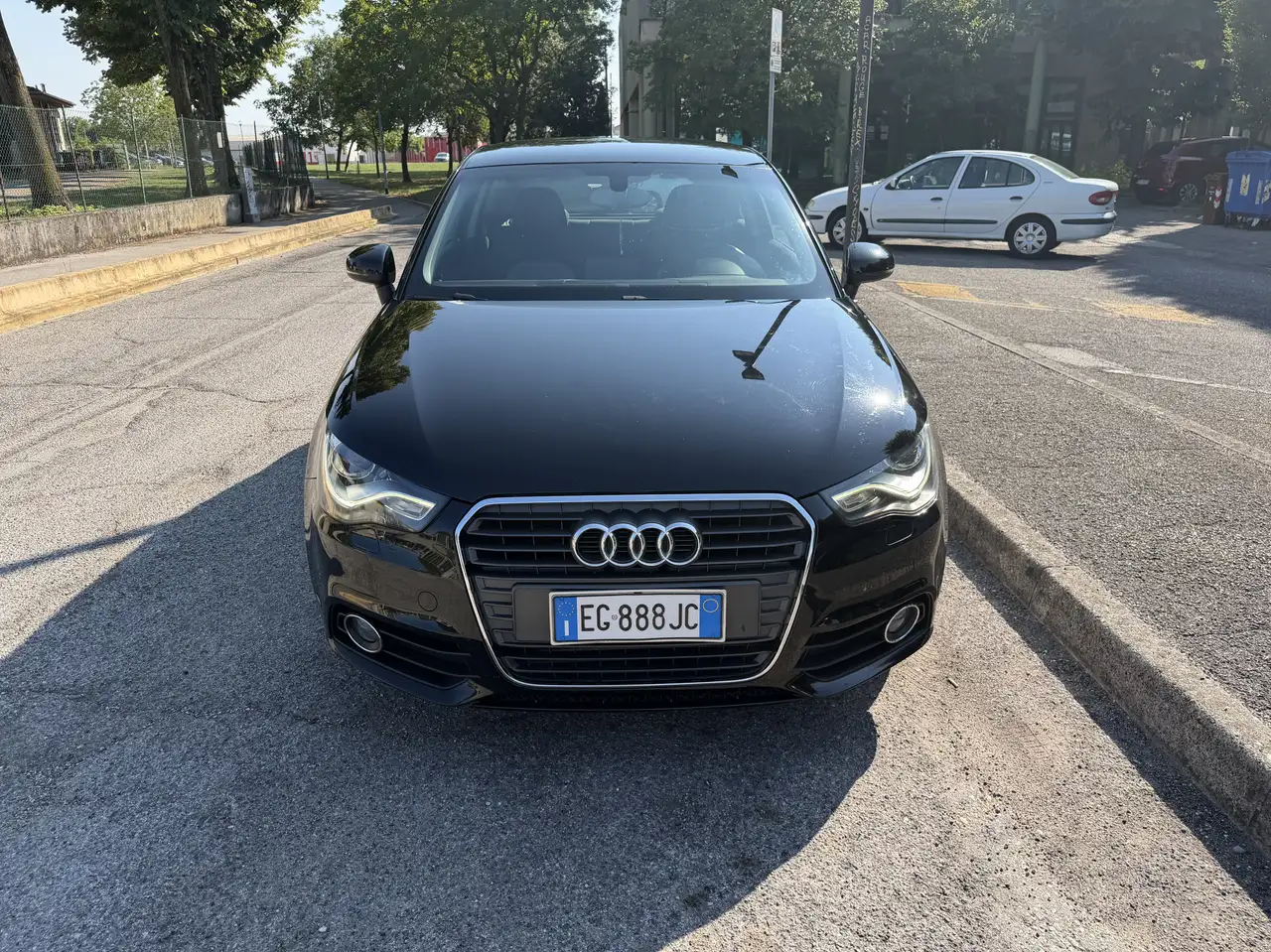 Audi A1 1.6 tdi Ambition 105cv — photo 1 of 9