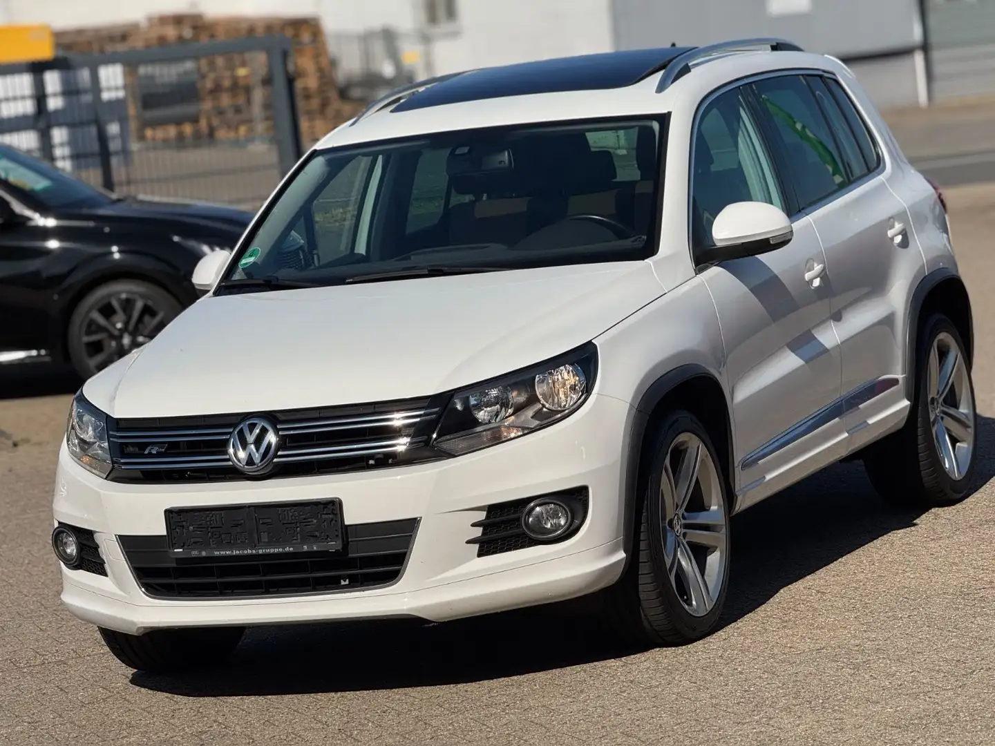 Volkswagen Tiguan R Line Sport & Style BMT Panorama Wit - 1