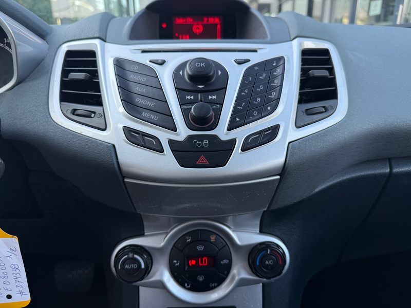 Ford Fiesta 1.4i Titanium Automatique Clim Digital Radar de Recul * 12 MOIS GARANTIE * — photo 11