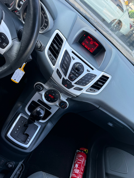 Ford Fiesta 1.4i Titanium Automatique Clim Digital Radar de Recul * 12 MOIS GARANTIE * — photo 10