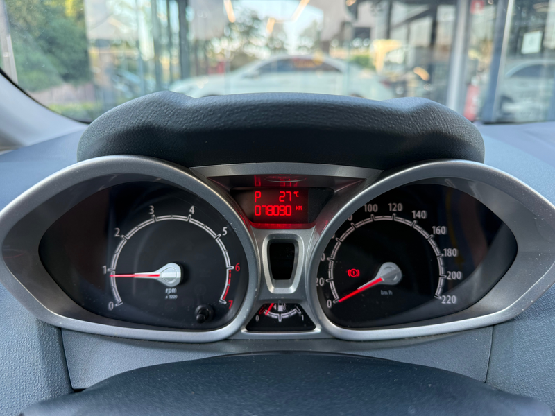 Ford Fiesta 1.4i Titanium Automatique Clim Digital Radar de Recul * 12 MOIS GARANTIE * — photo 9
