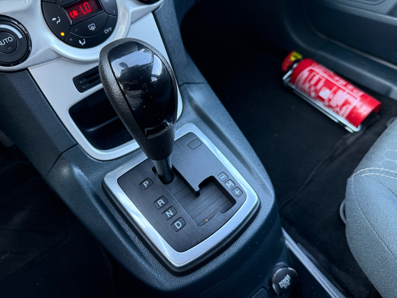 Ford Fiesta 1.4i Titanium Automatique Clim Digital Radar de Recul * 12 MOIS GARANTIE * — photo 12