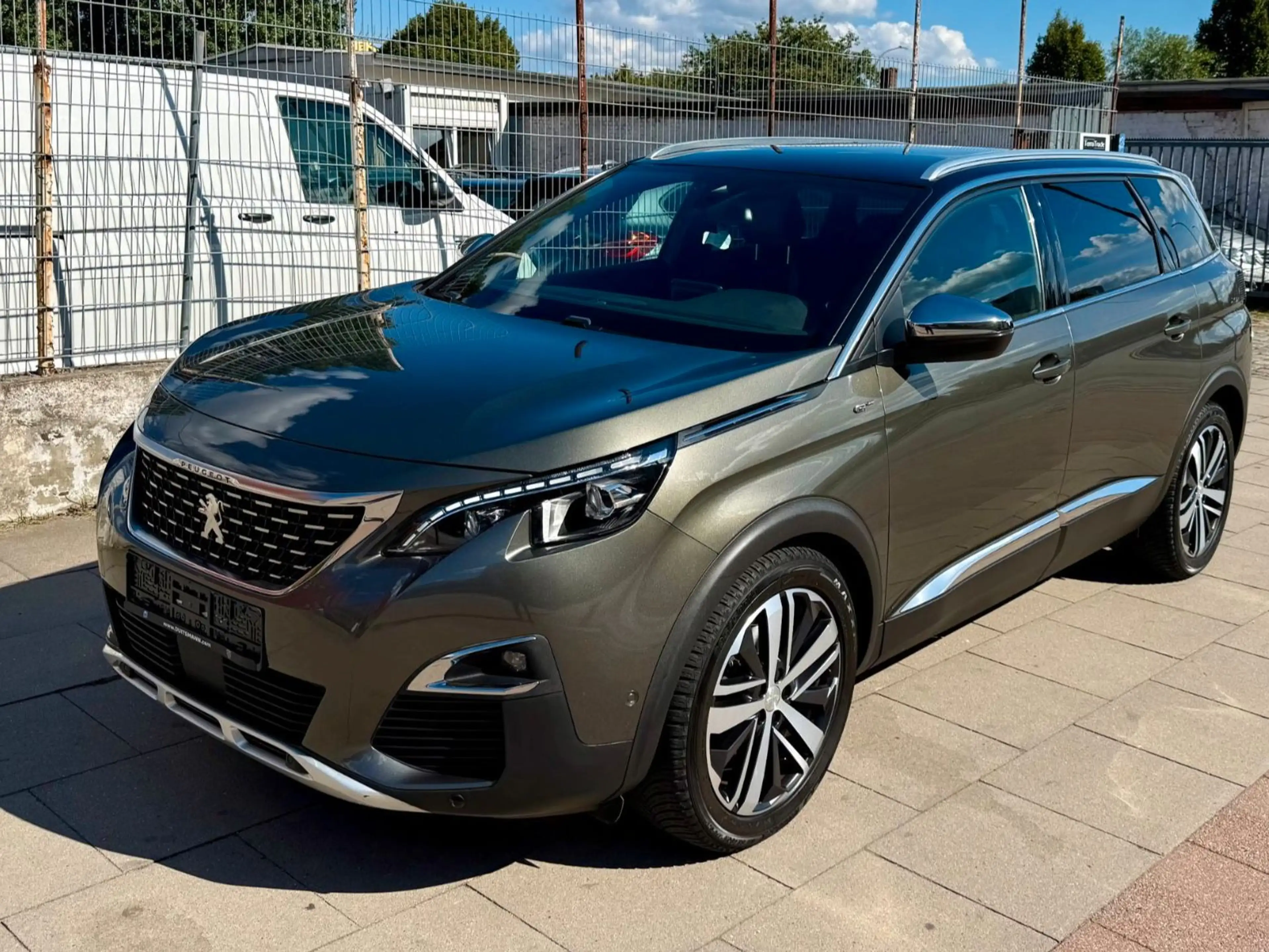 Peugeot 5008 GT * AUITOMATIK * 7 SITZE * TÜV NEU — photo 2