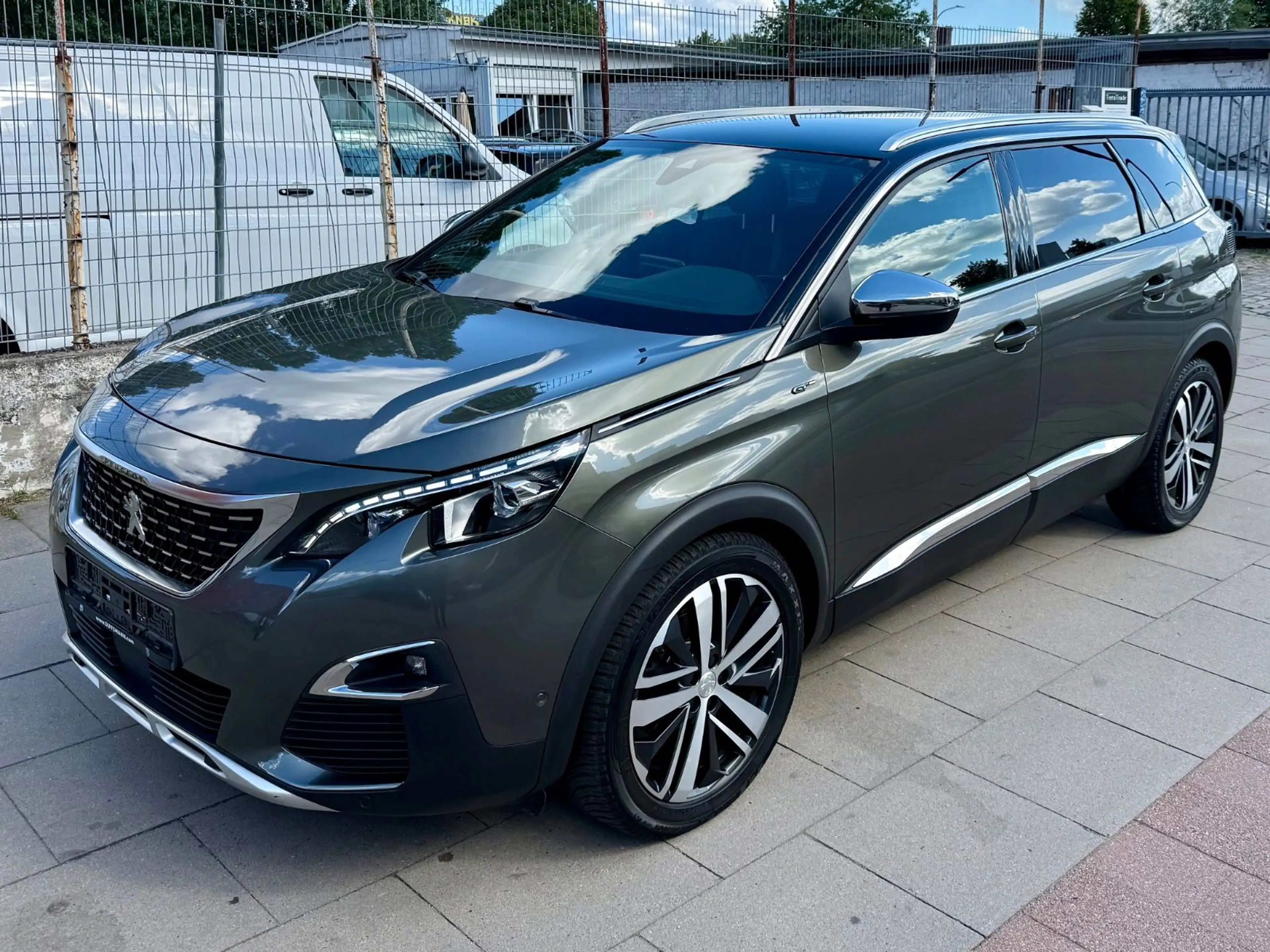 Peugeot 5008 GT * AUITOMATIK * 7 SITZE * TÜV NEU — photo 4