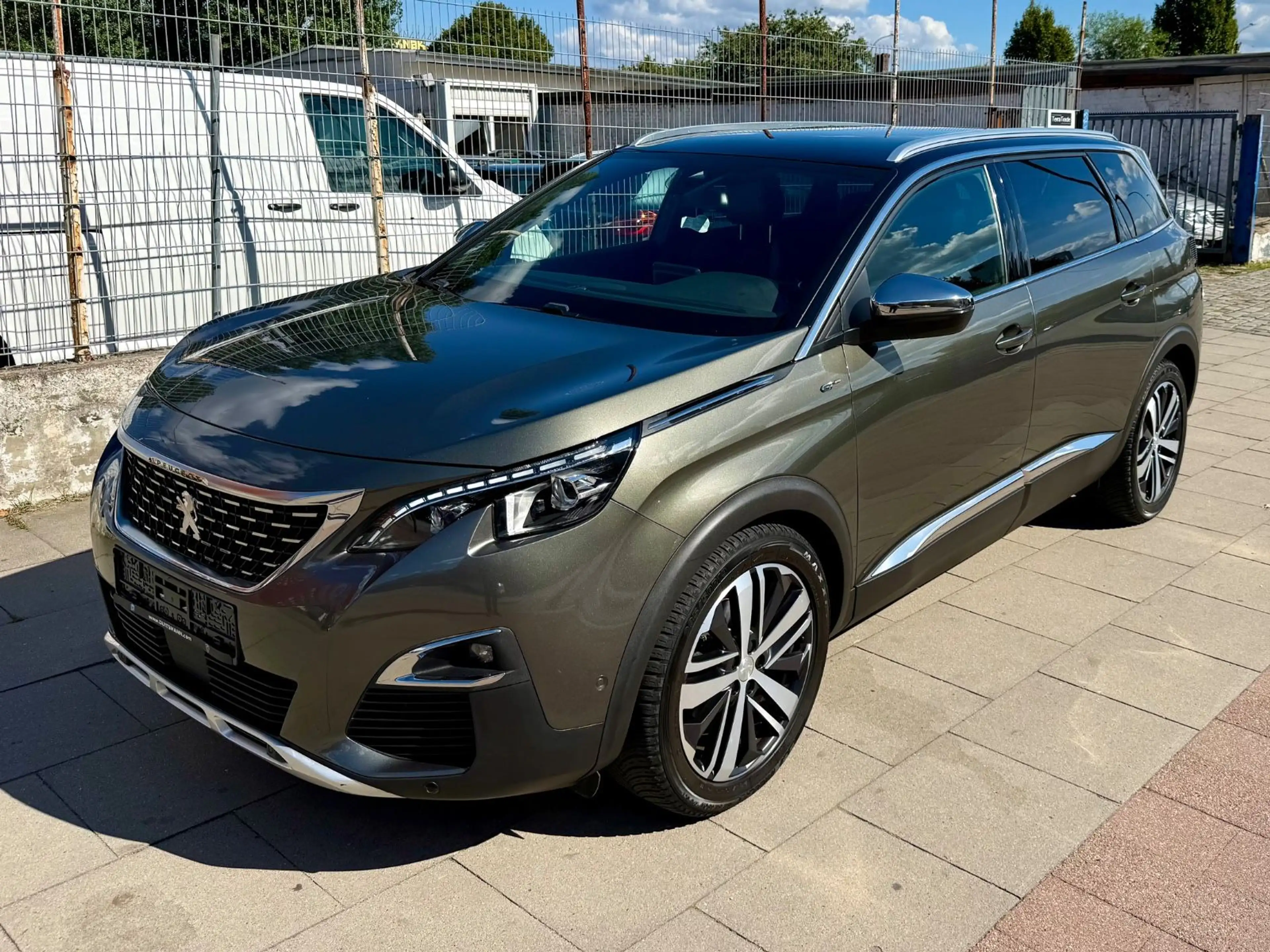 Peugeot 5008 GT * AUITOMATIK * 7 SITZE * TÜV NEU — photo 5
