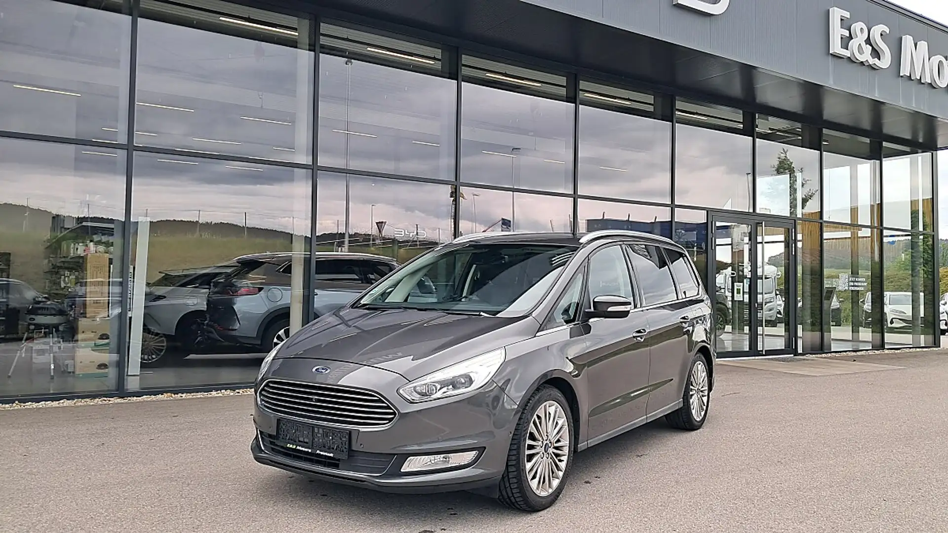 Ford Galaxy 2,0 TDCi AWD Titanium Start/Stop Powershift Grau - 1