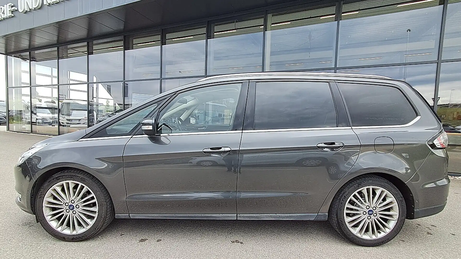 Ford Galaxy 2,0 TDCi AWD Titanium Start/Stop Powershift Grau - 2