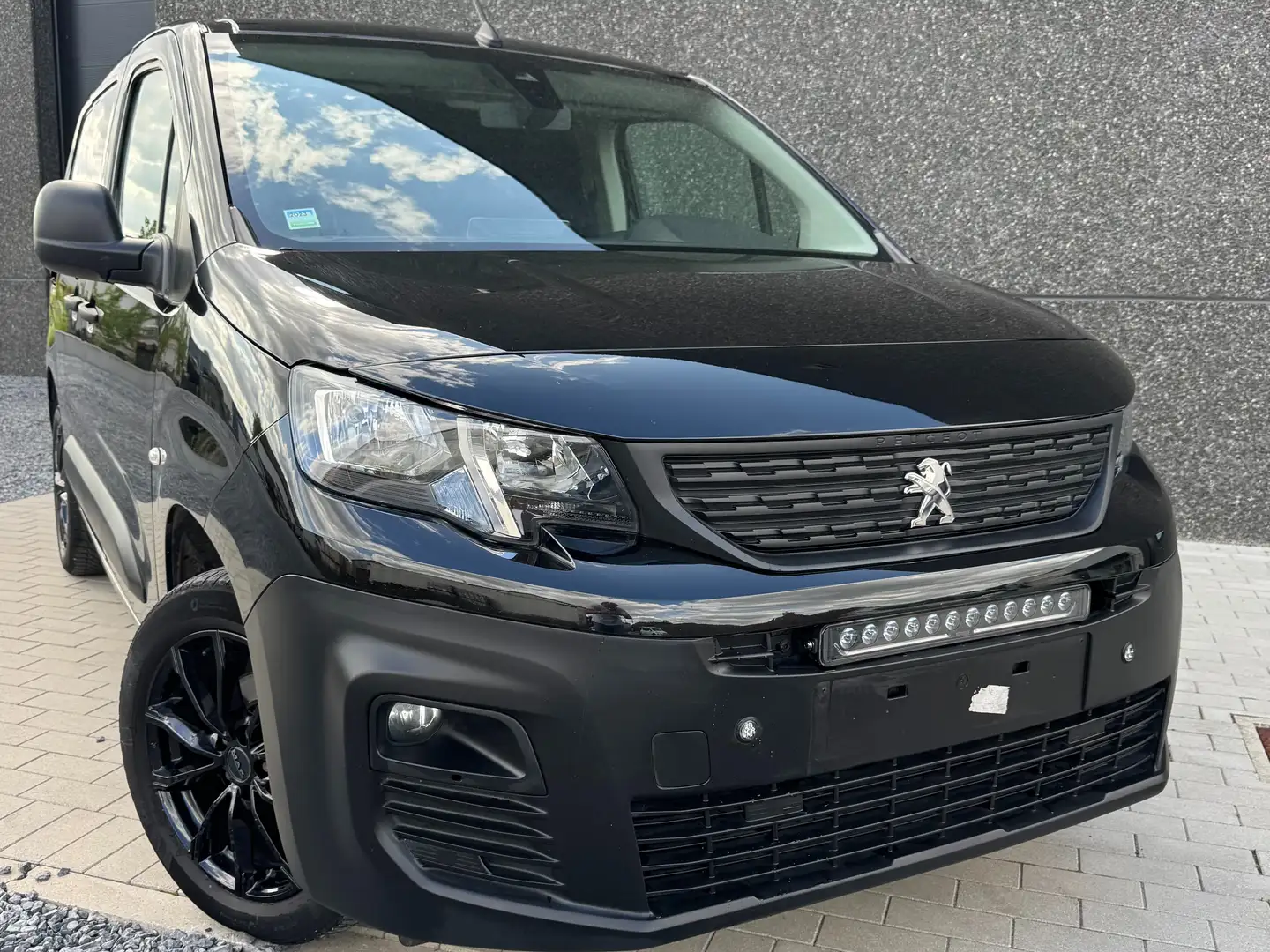 Peugeot Partner 1.5 BlueHDi L1 STD Heavy Premium (EU6.3) Zwart - 2