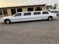 Lincoln Town Car limousine 120 inch - thumbnail 3
