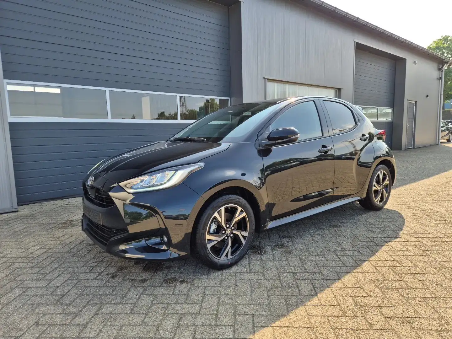 Toyota Yaris Hybrid 116 1.5 VVT-i Teamplayer Noir - 1