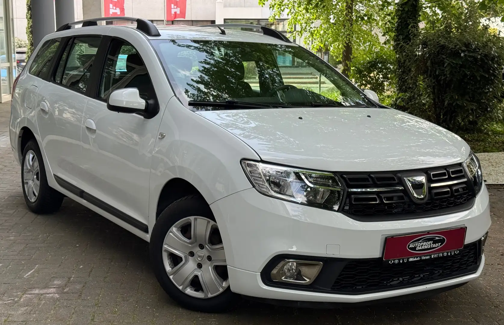 Dacia Logan TÜV AU NEU*KLIMA*PDC* BEHINDERTEN LENKRAD* Weiß - 1