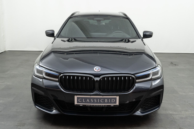 BMW 530 e Touring M Sport — photo 3