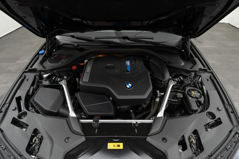 BMW 530 e Touring M Sport — photo 7
