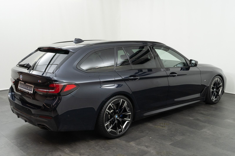 BMW 530 e Touring M Sport — photo 6