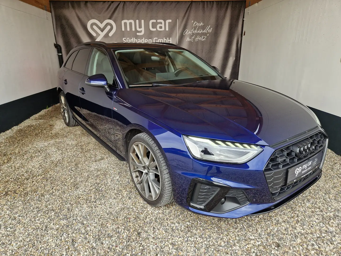 Audi A4 Avant 40 TDI quattro S-line Bleu - 1