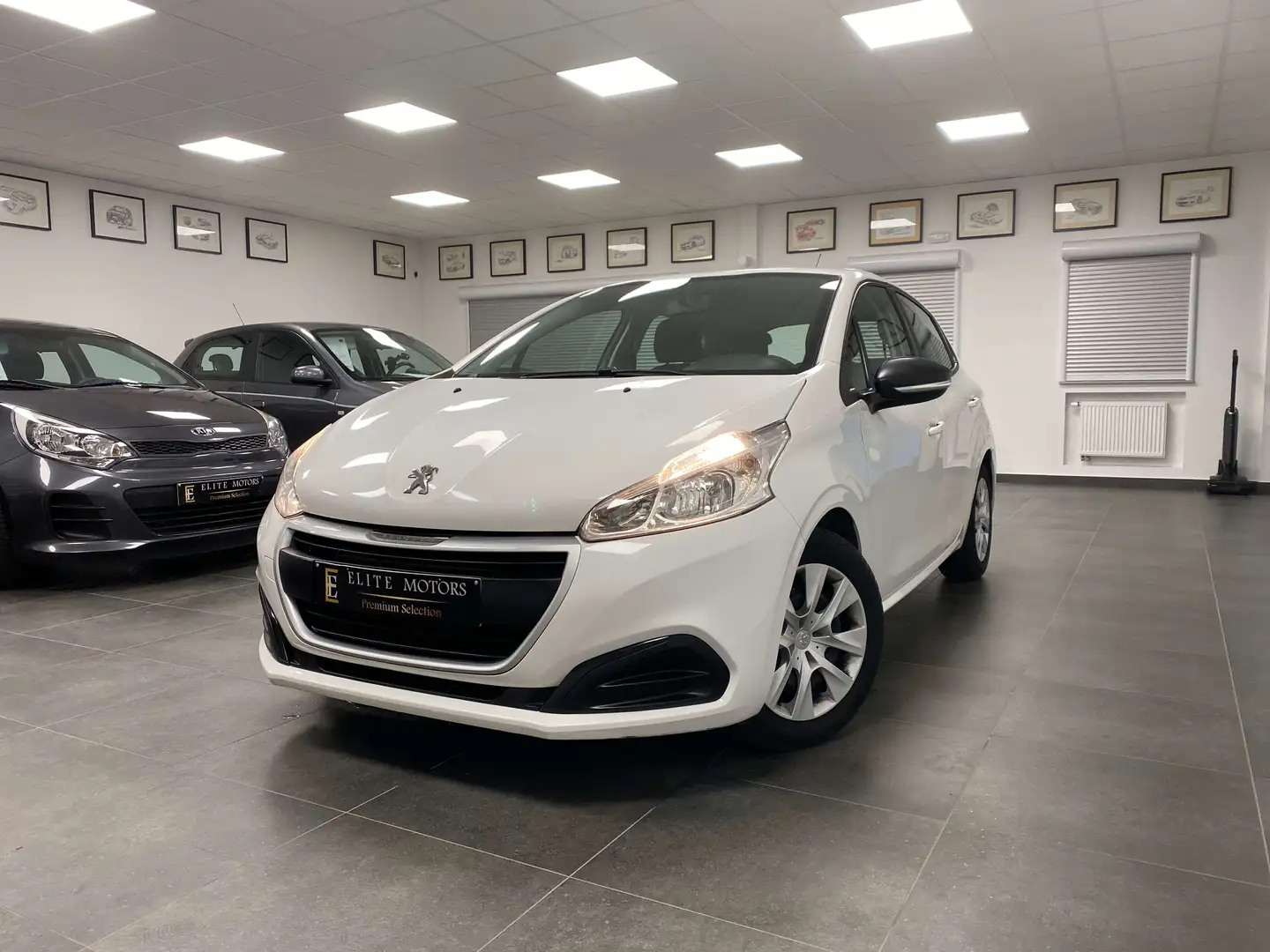 Peugeot 208 208 1.2i  Like S / 1erMAIN/ CLIM / Silber - 1