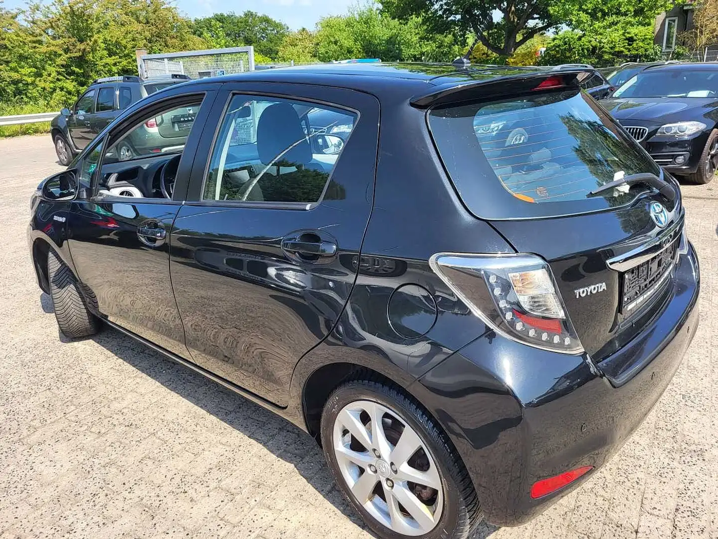 Toyota Yaris Hybrid 1.5 VVT-i Comfort Schwarz - 2