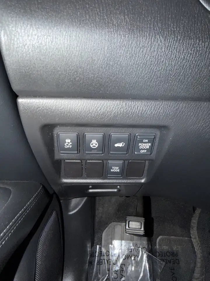 Nissan Pathfinder снимка Nissan Pathfinder