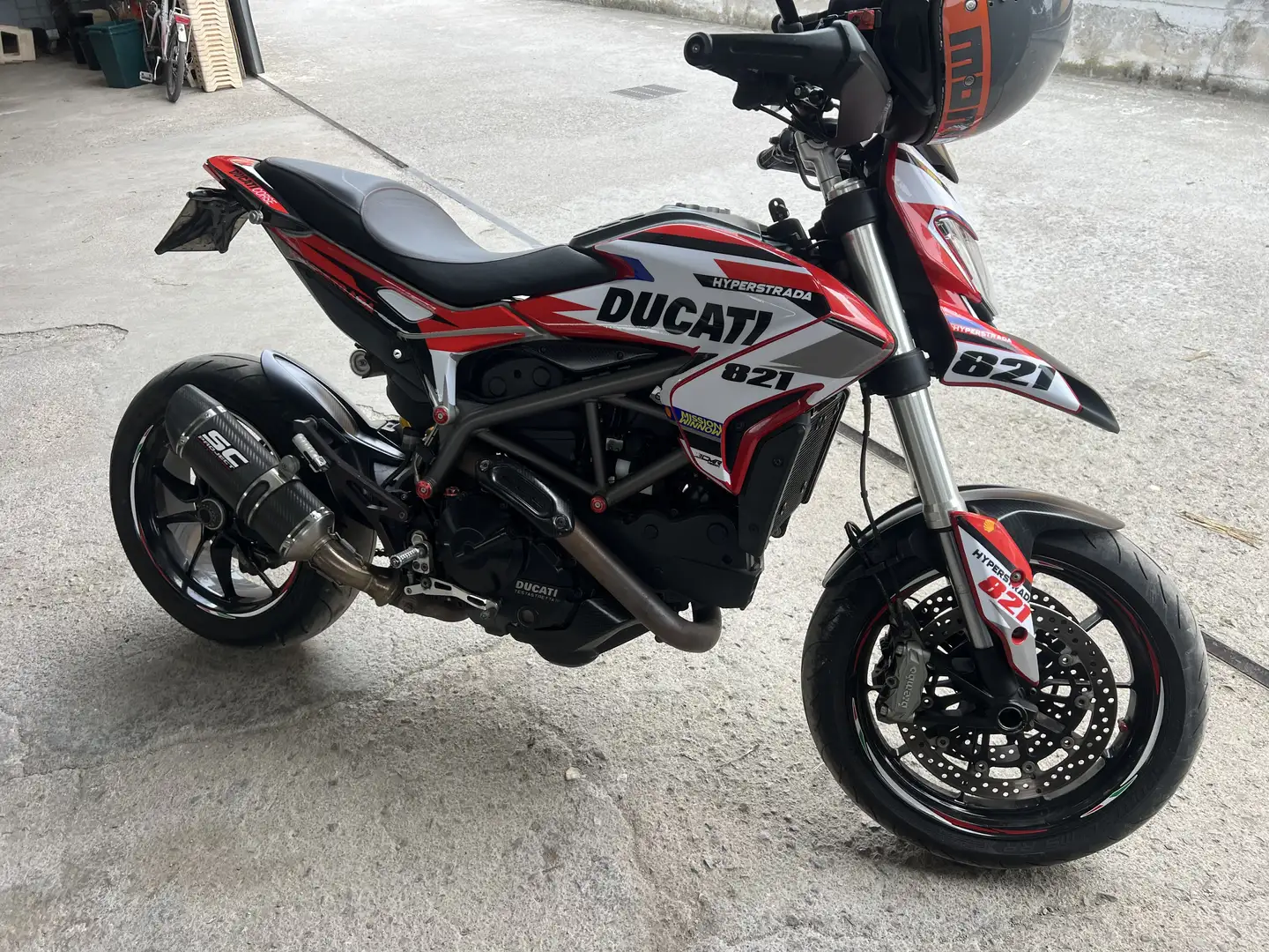 Ducati Hyperstrada 821 Rosso - 2