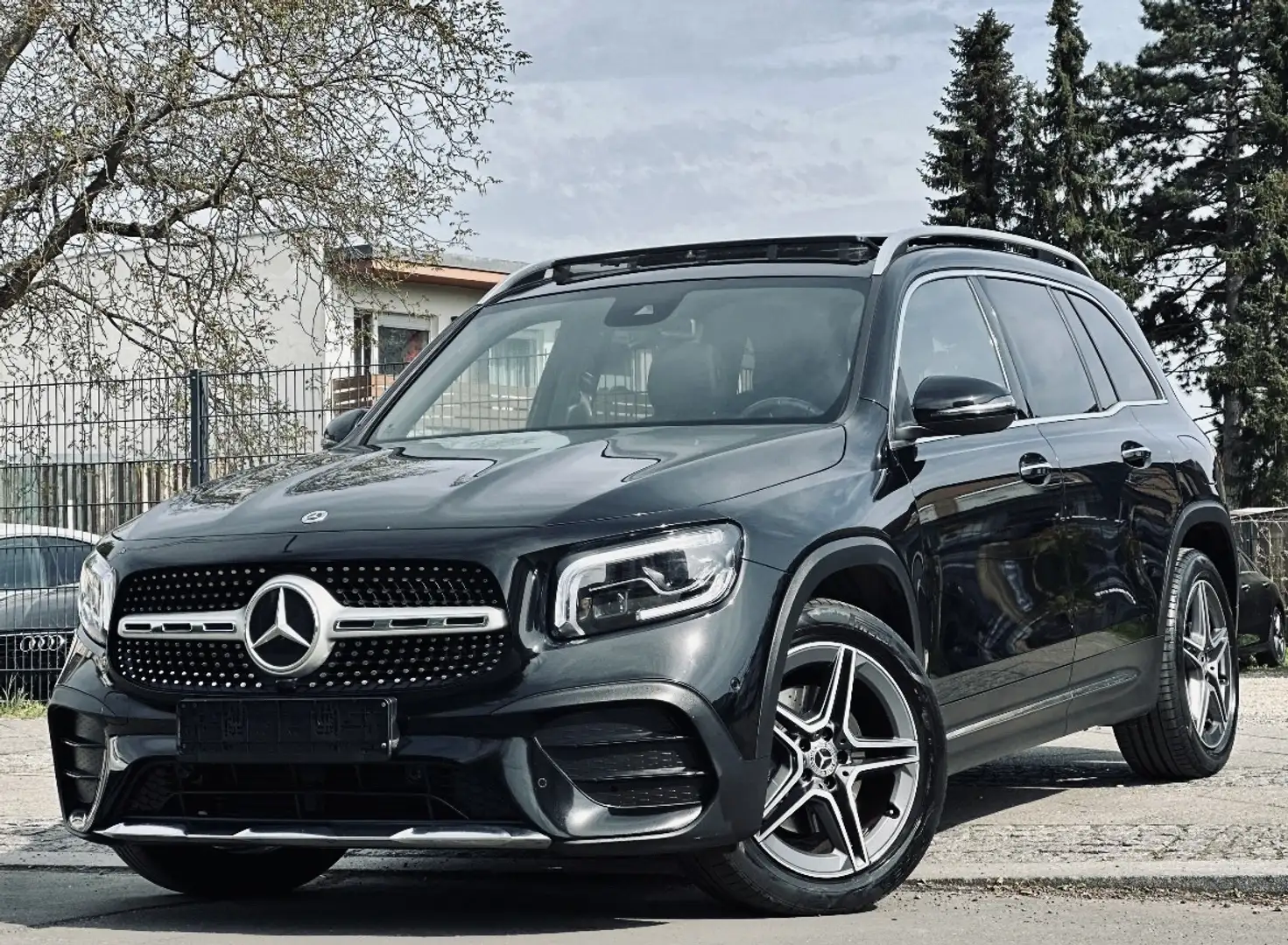 Mercedes-Benz GLB 200 d 8G-DCT AMG Line Schwarz - 2
