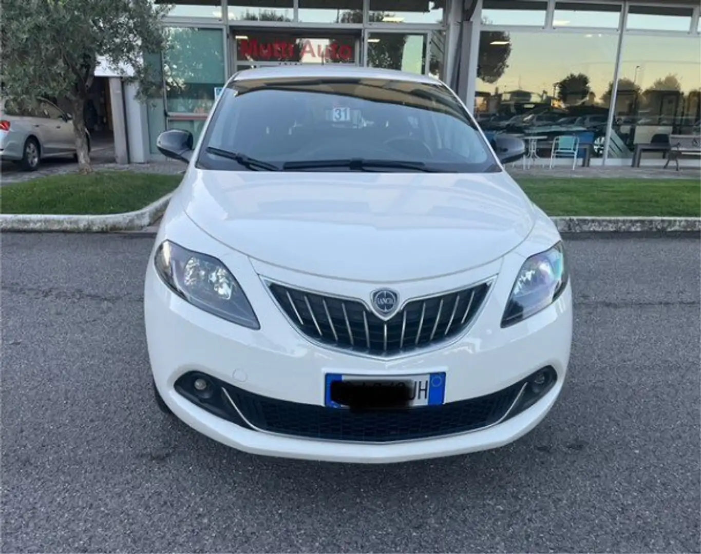 Lancia Ypsilon Ypsilon 1.0 FireFly 5 porte S&S Hybrid Ecochic Go Bianco - 2