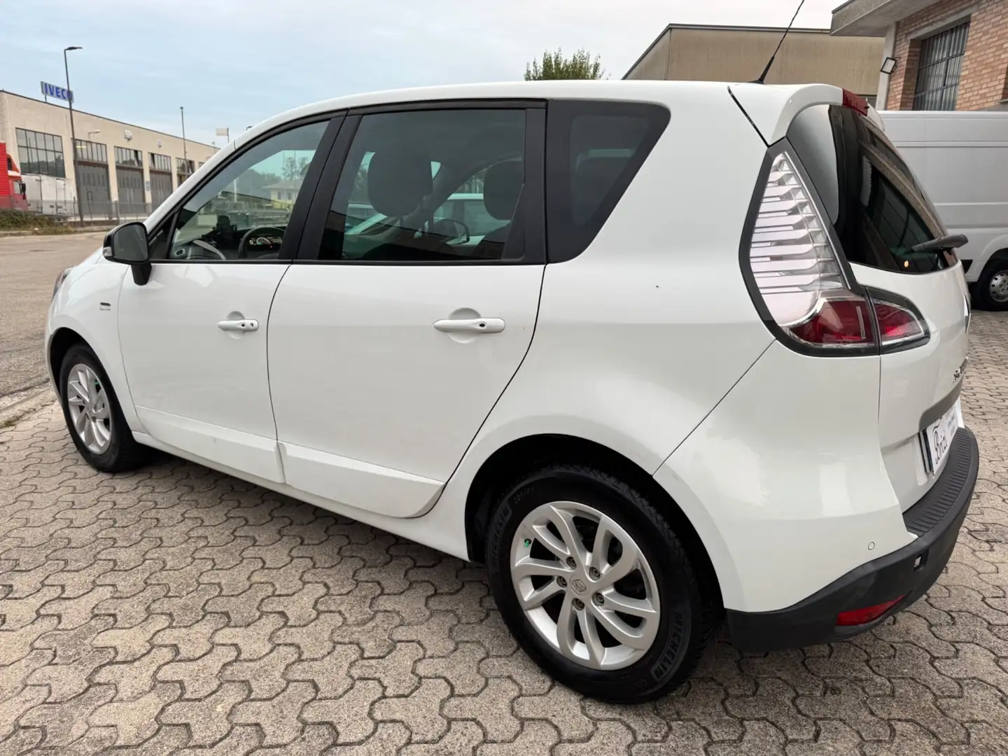 Renault Scenic XMod dCi 110 CV EDC Limited Blanc - 2