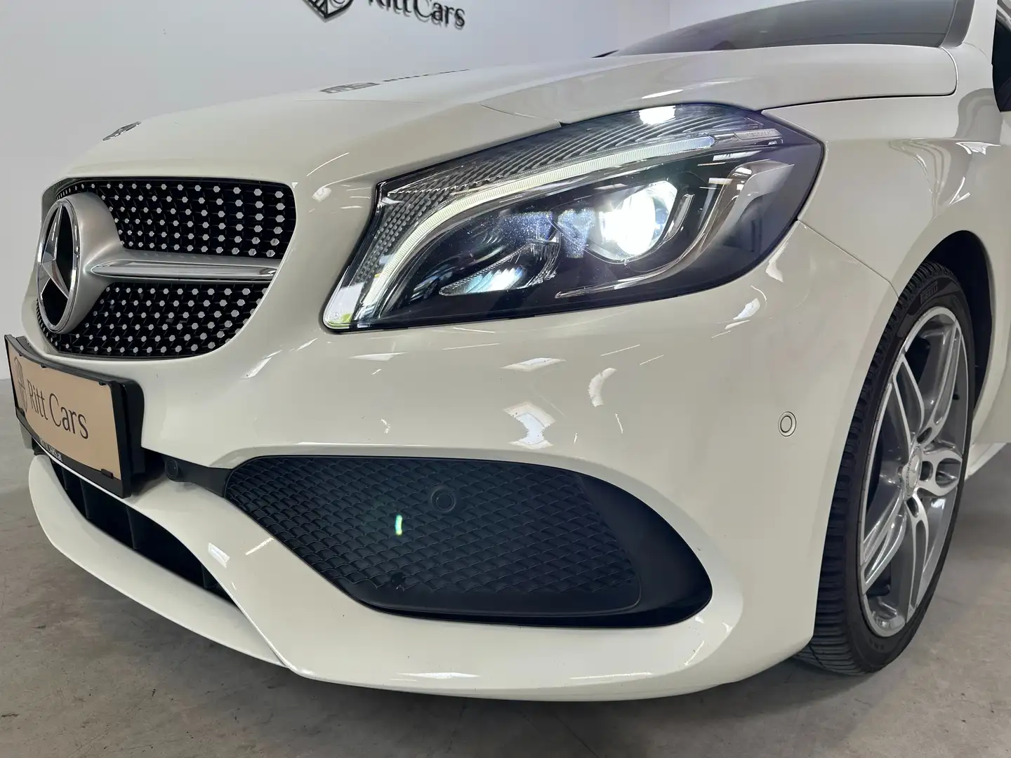 Mercedes-Benz A 220 4MATIC - Automatik - AMG Line - Neuwertig - Fehér - 2