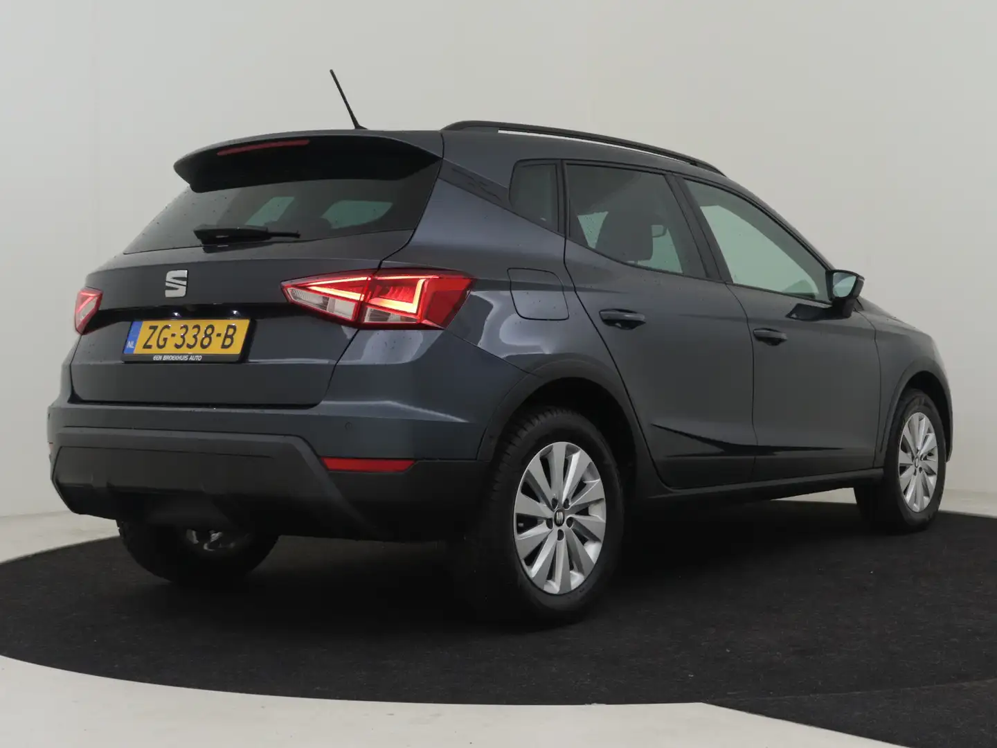 SEAT Arona 1.0 TSI Style Business Intense 96pk | Adaptief cru Grijs - 2