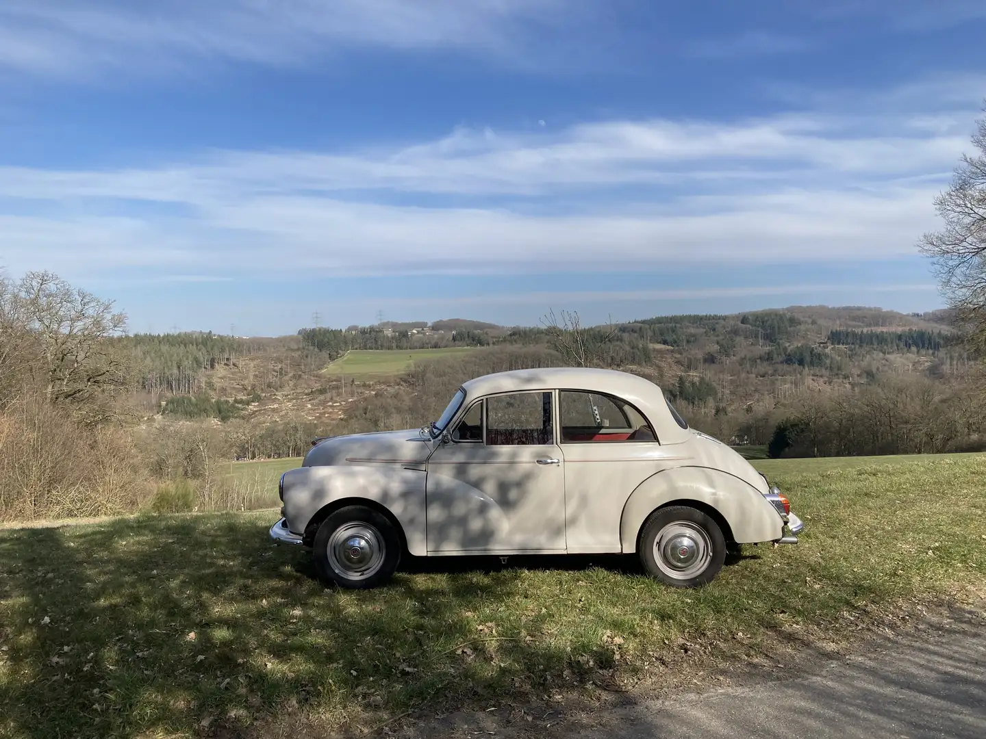Oldtimer Morris Minor Saloon Grau - 1