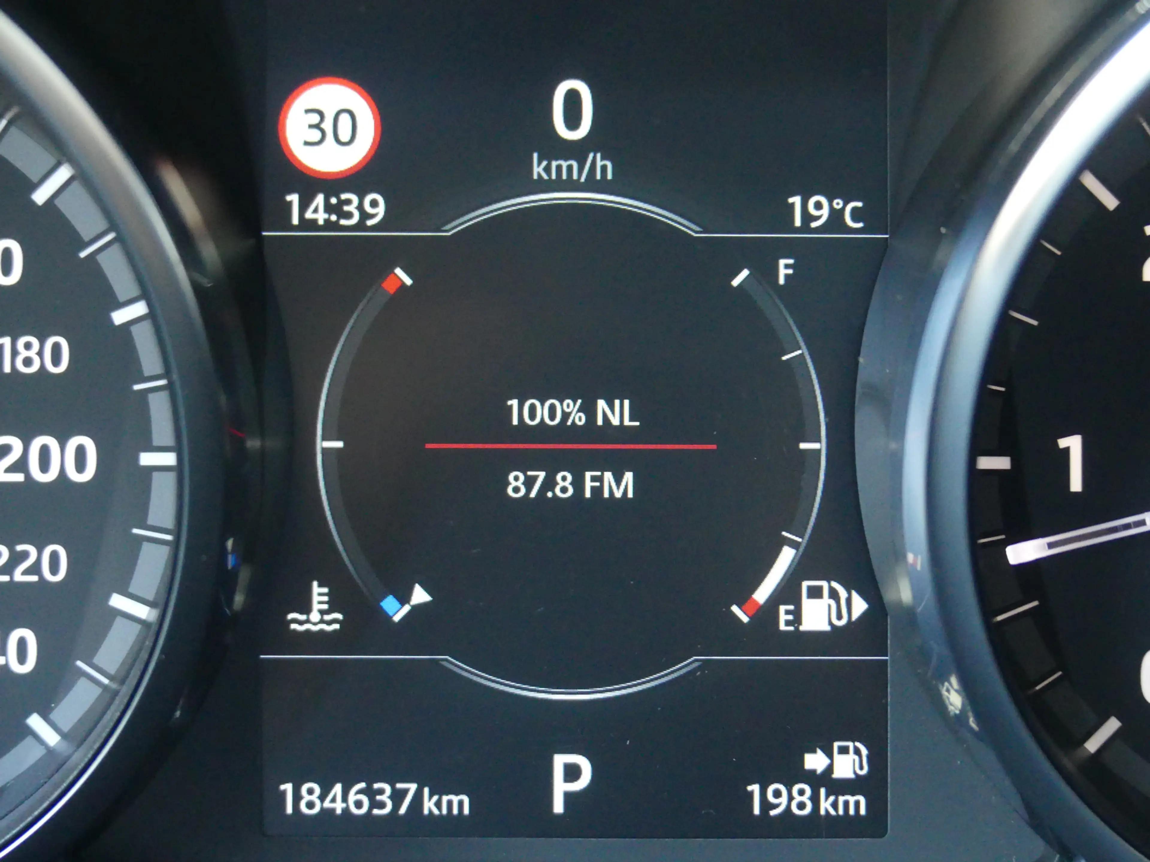 Land Rover Discovery 3.0 TD6 HSE Grijs kenteken Luchtvering/Panoramadak — photo 15