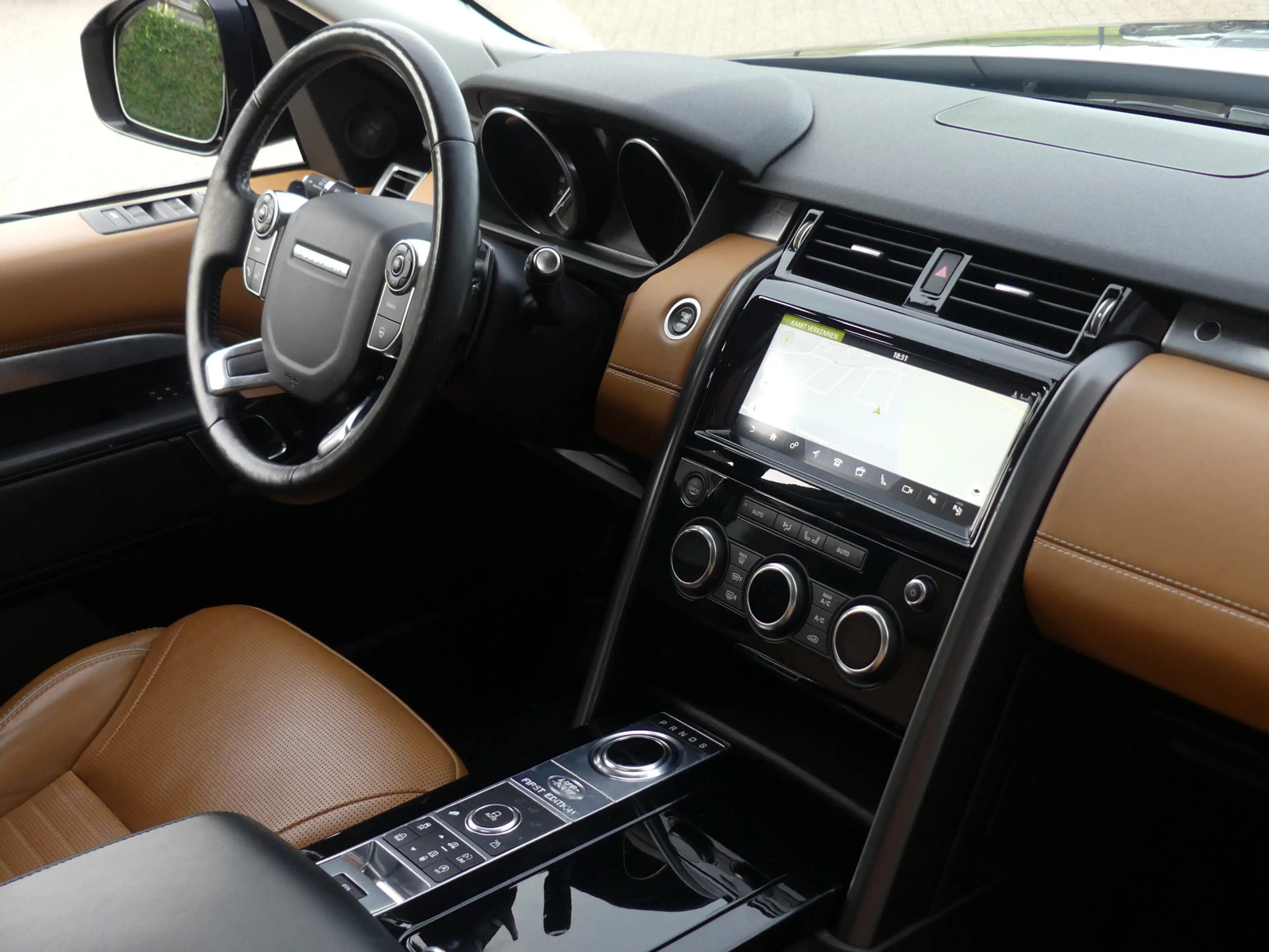 Land Rover Discovery 3.0 TD6 HSE Grijs kenteken Luchtvering/Panoramadak — photo 2