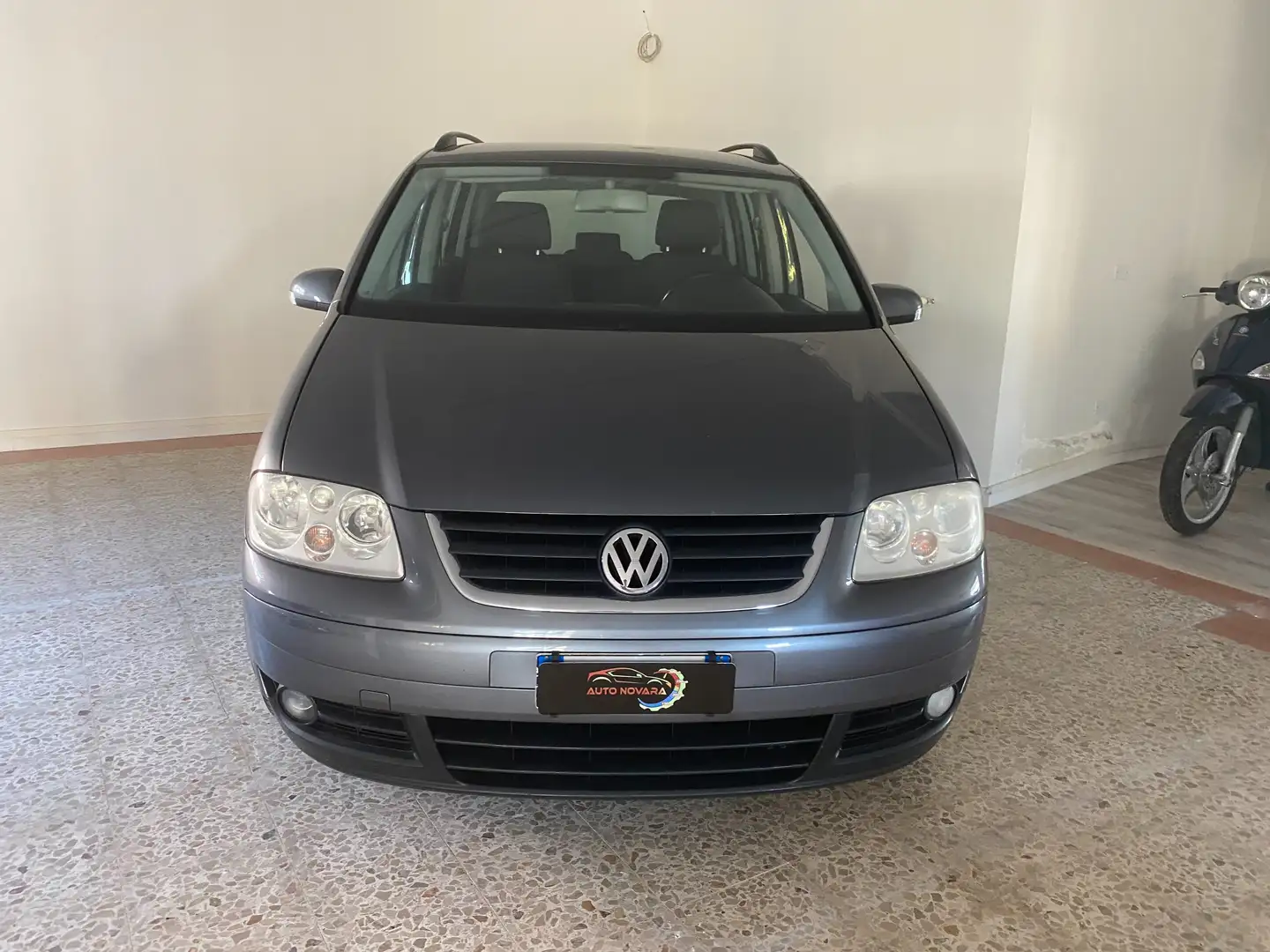 Volkswagen Touran Touran I 2003 1.9 tdi Trendline CL Grau - 2