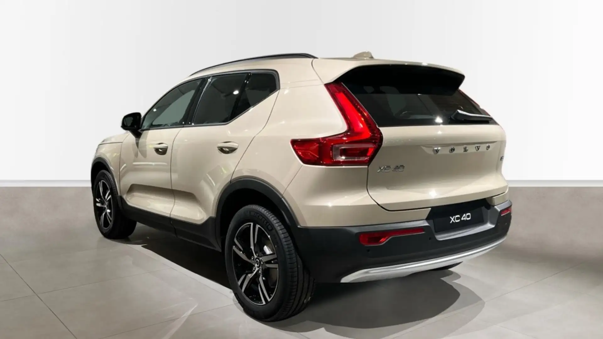 Volvo XC40 2.0 B3 MHEV CORE DCT 163 5P - 2