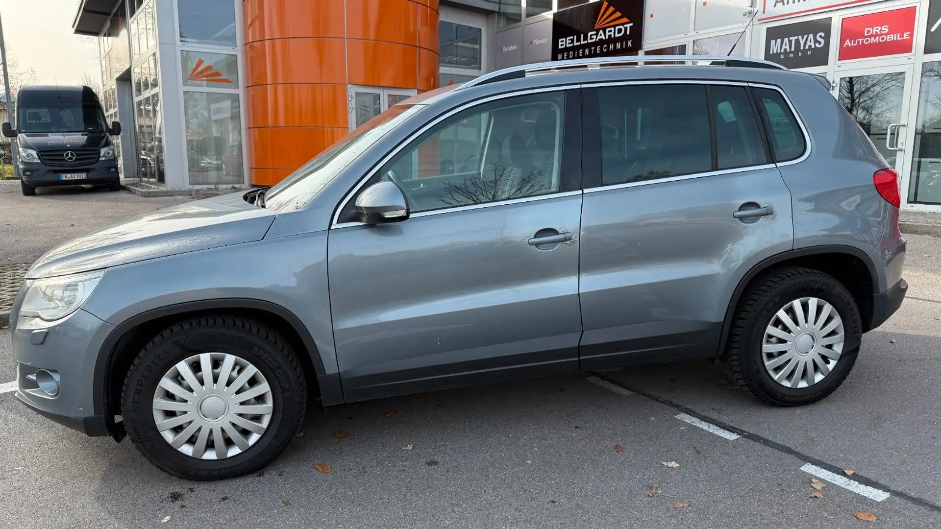 Volkswagen Tiguan Sport & Style 4Motion/Navi/Kamera Gris - 2