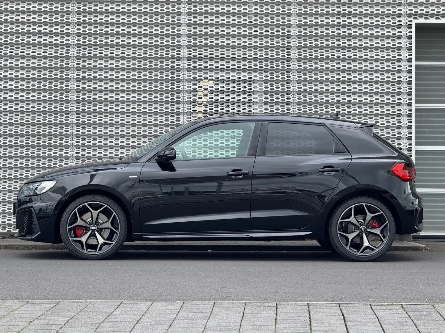 Audi A1 S line 35 TFSI KAMERA*LED*NAVI*SONO Black - 2