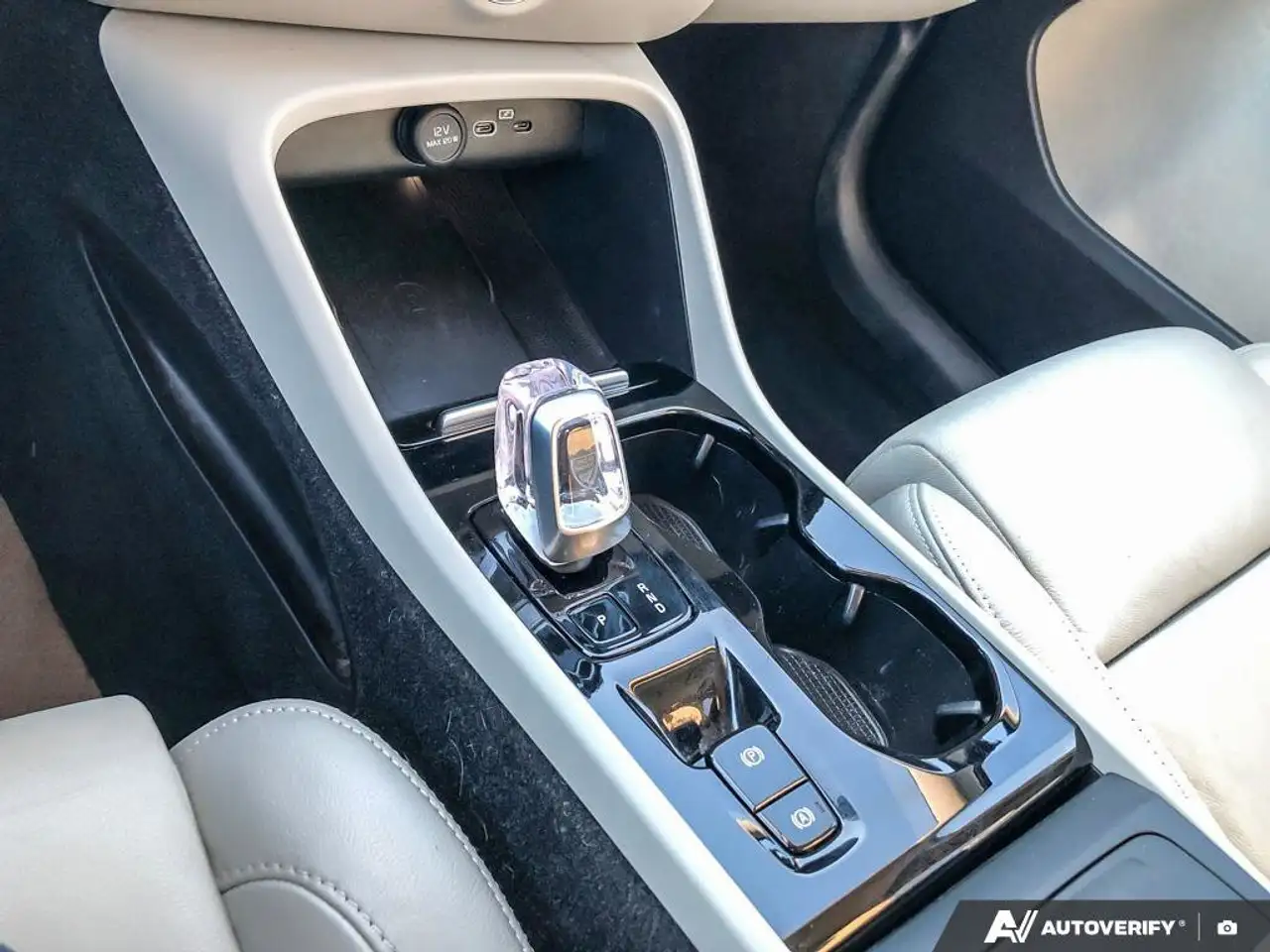 Volvo XC40 снимка Volvo XC40