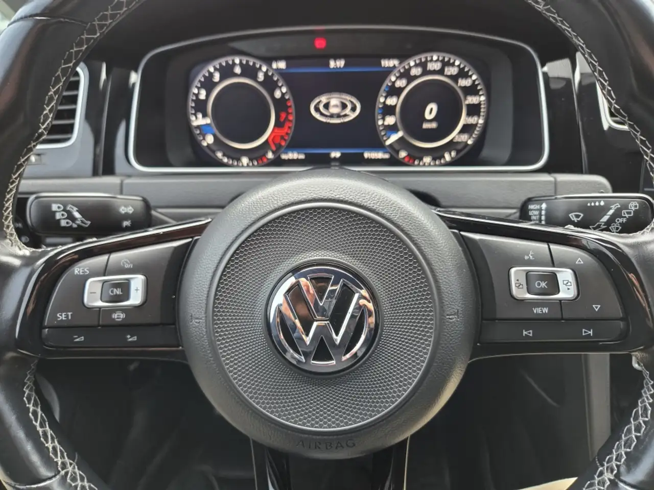 Volkswagen Golf R снимка Volkswagen Golf R