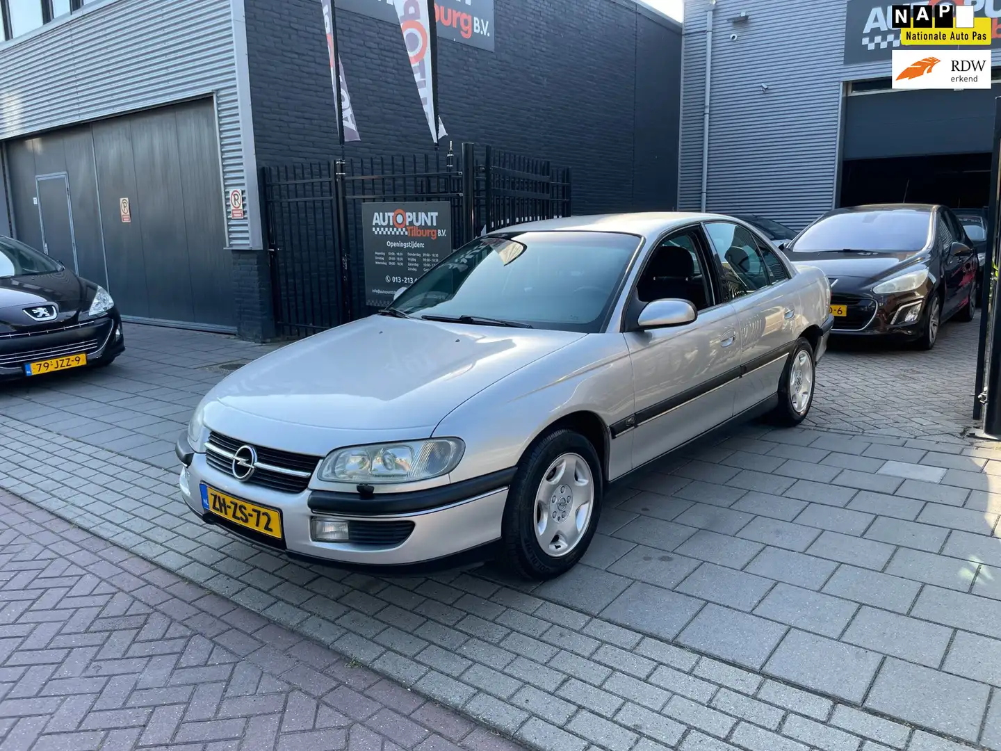 Opel Omega 2.0i-16V Sport Airco Trekhaak NAP APK Grau - 1